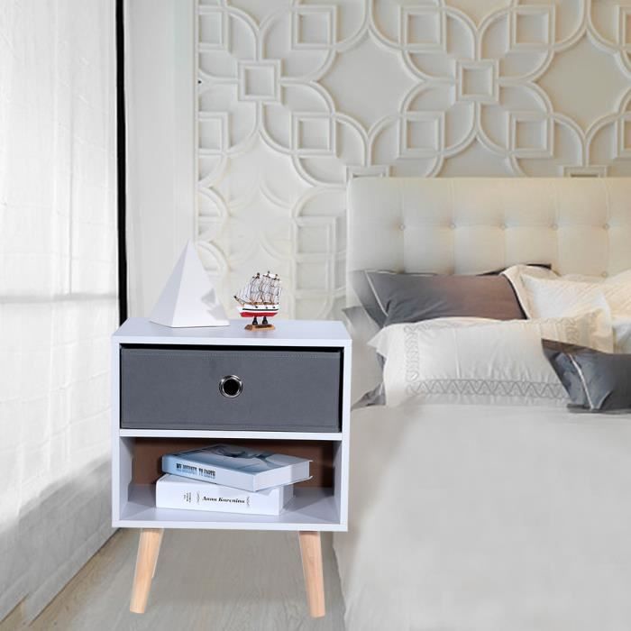 Chambre A Contrat Recoit Contenu Magasin Table De Chevet Une