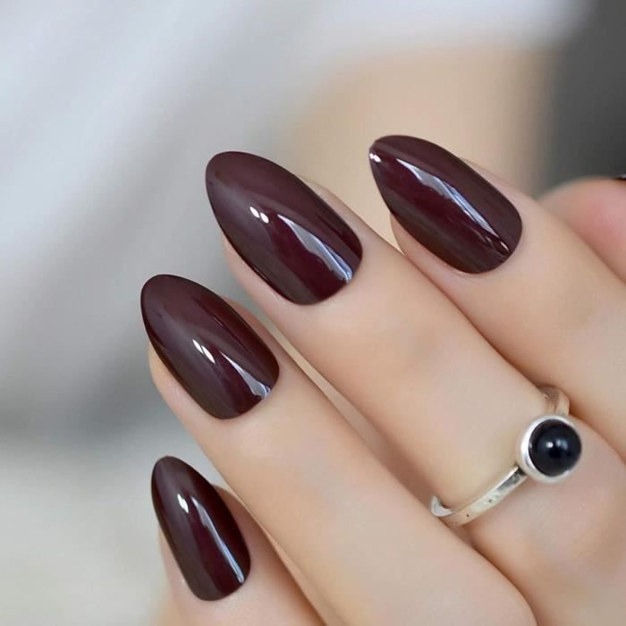 Ongles Stiletto Court