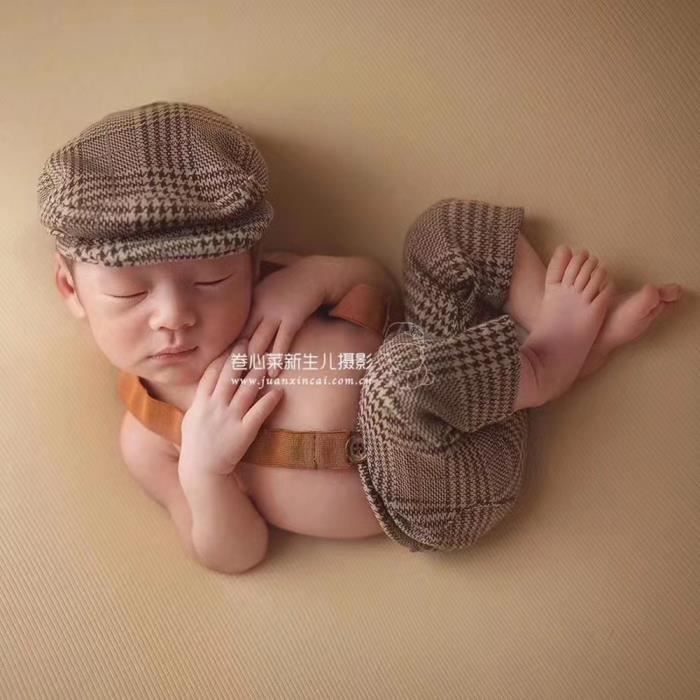 0-3 mois - bebe garcon pantalon et bonnet à bretelles newborn