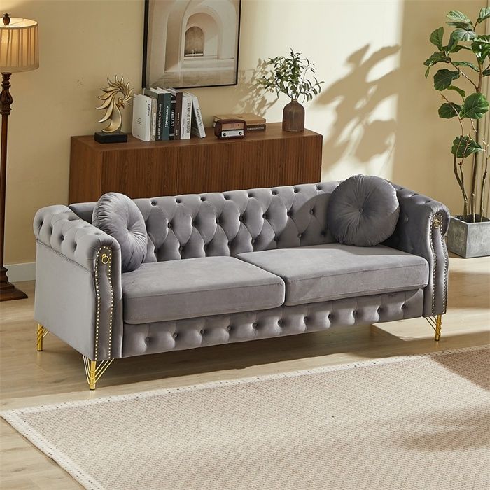 Canapé 3 places 208 3 x 76 2 x 73 6 cm - Canapé en velours style Chesterfield avec pieds dorés et clous décoratifs - Gris Canapé 3 places 208 3 x 76 2 x 73 6 cm - Canapé en velours style Chesterfield avec pieds dorés et clous décoratifs - Gris