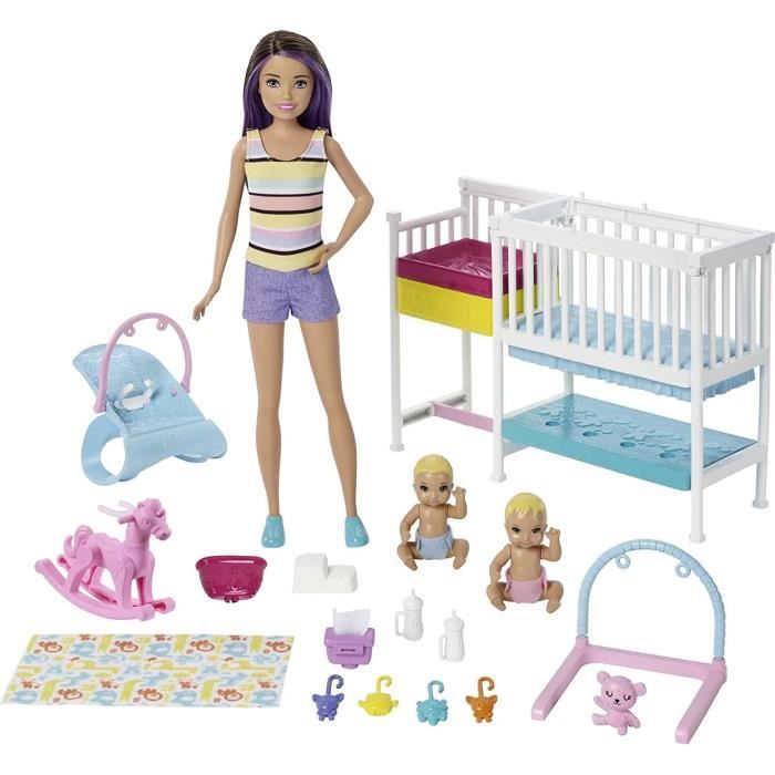 Barbie Famille coffret Chambre des jumeaux, poupee Skipper baby-sitter aux cheveux chatains, 2 figurine d'enfants et accessoi
