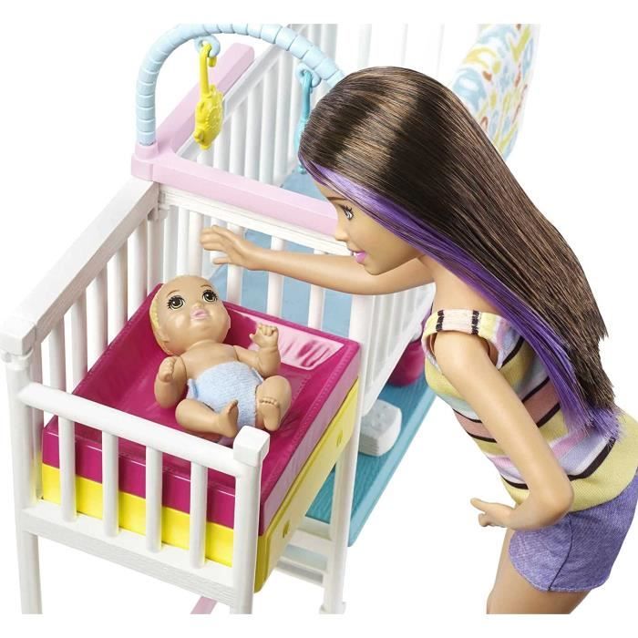 Barbie Famille coffret Chambre des jumeaux, poupee Skipper baby-sitter aux  cheveux chatains, 2 figurine d'enfants et accessoi - Cdiscount Jeux - Jouets