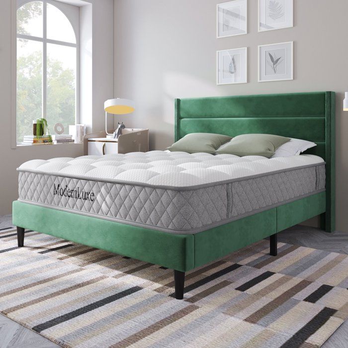 Lit rembourré 140x200 en velours vert avec sommier à lattes matelas 7 zones pieds stables design moderne
