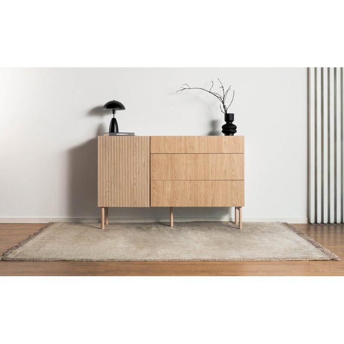 Commode à une porte - NOLIE - 140 cm - avec trois tiroirs - couleur de bois chêne huilé Commode à une porte - NOLIE - 140 cm - avec trois tiroirs - couleur de bois chêne huilé