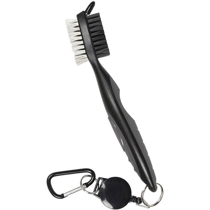Brosse et nettoyeur de rainures pour clubs de golf brosse en nylon et acier cordon rétractable et mousqueton en aluminium gris.