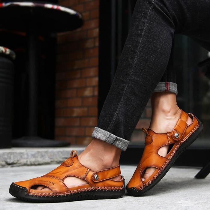nu pieds en cuir