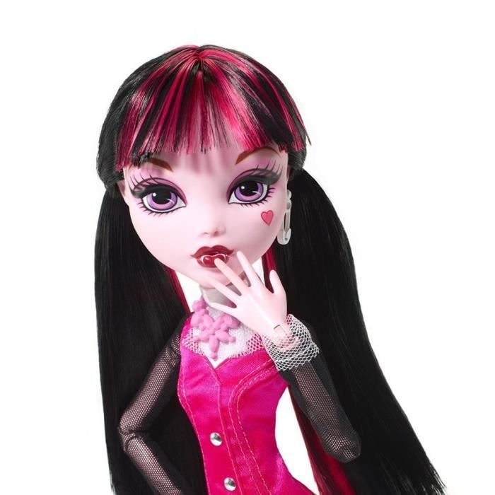 Frightfully tall online ghouls