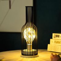 Lampe de Table - Design bouteille de vin - Fer - Lumière chaude - Taille: D.11*H.30 CM, 3 piles AA batterie (non incluses)