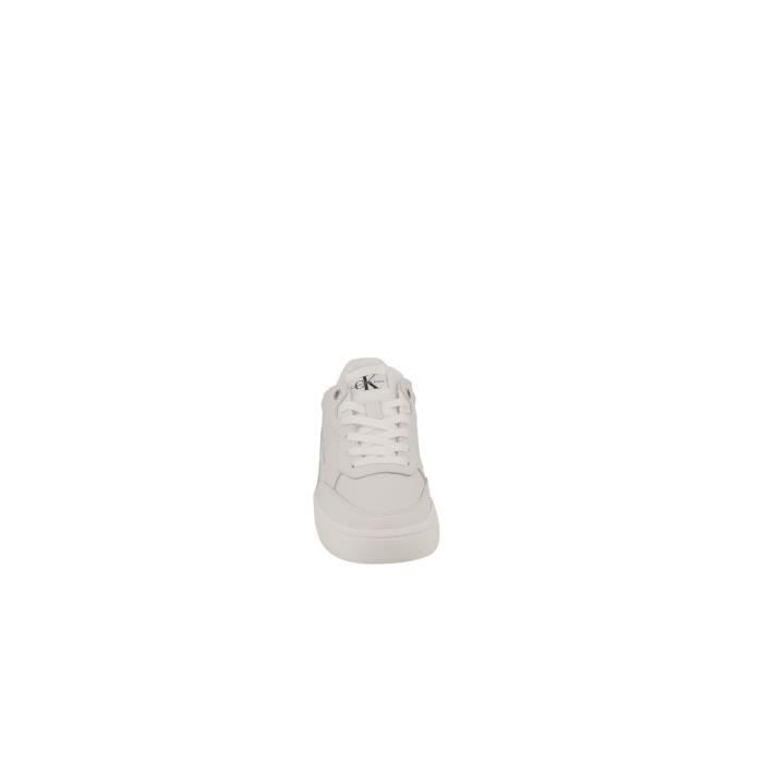 Basket discount semelle lisse