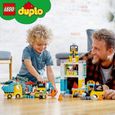 LEGO® 10933 DUPLO La Grue Et Les Engins De Construction, Pelleteuse, Camion avec Lumière & Son, Jouet Pour Enfants de 2-5 ans-4