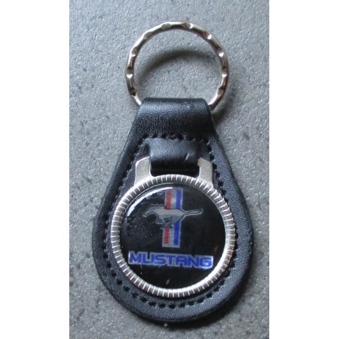 porte clé métal cuir ford mustang cheval sur fond noir auto