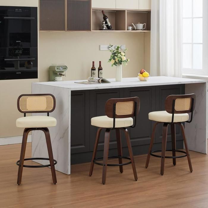 Tabouret de bar - KOMHTOM - 56x43x90cm - Lot de 3 - Bois noyer & dossier rotin - Siège rembourré beige Tabouret de bar - KOMHTOM - 56x43x90cm - Lot de 3 - Bois noyer & dossier rotin - Siège rembourré beige