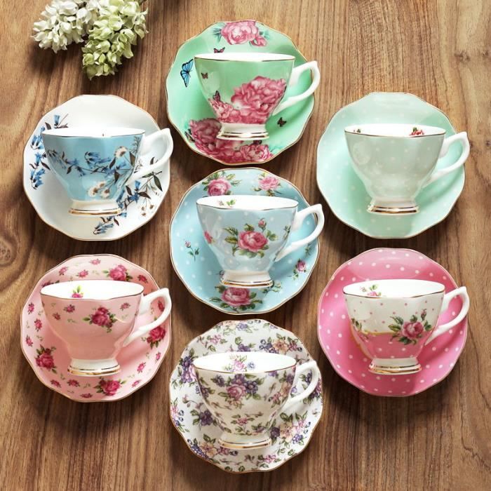 Tasses et soucoupes à thé noir et blanc - Vaisselle élégante Tasses et soucoupes à thé noir et blanc - Vaisselle élégante