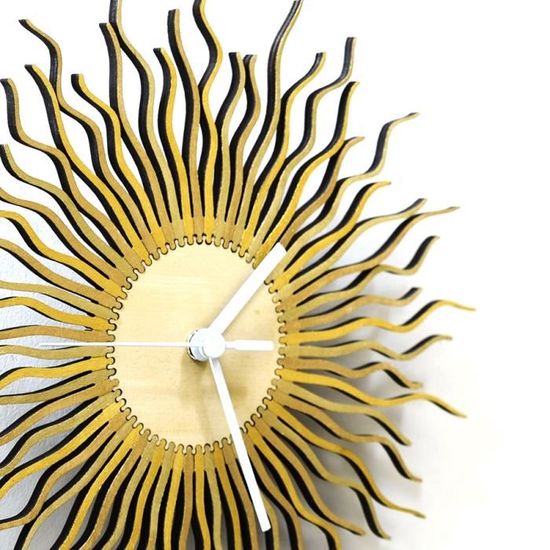 Le soleil-En Bois Contemporain Horloge Murale En Nuances De Jaune/Or par Ardeola