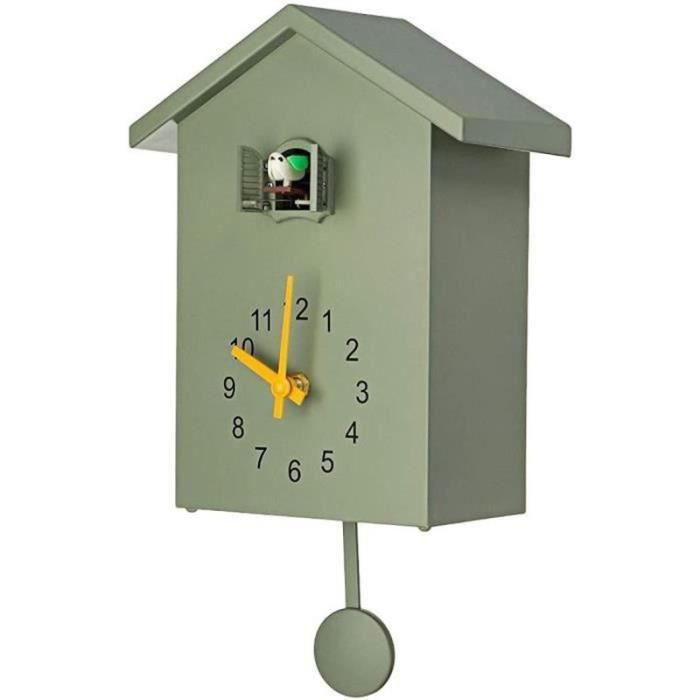 Horloge murale de style nordique, l'oiseau coucou sort par la fenêtre