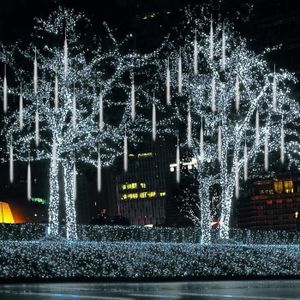 Eueasy Guirlande lumineuse d'extérieur pour tonnelle de 2,4 x 2,4 m, 240  LED, 8 modes d'éclairage, rideaux imperméables pour tonnelle, fête,  fenêtre, jardin (blanc chaud) : : Outils et Bricolage