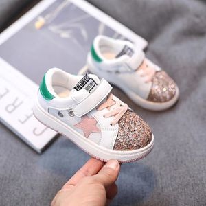 chaussure blanche bebe