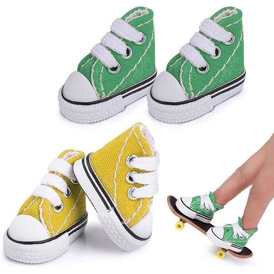 2 paires sales de chaussures