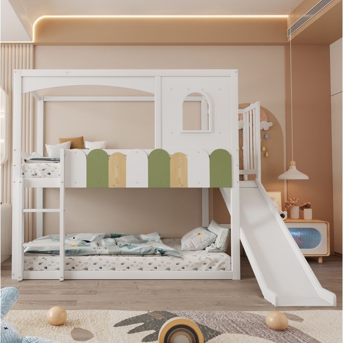 Lit superposé enfant blanc style maison avec toboggan et échelle sécurisée