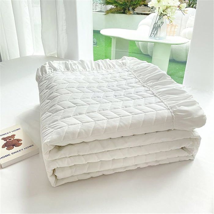 Dessus Lit Matelassé Volants Couleur Unie Blanc Doux Idéal pour Chambre Hygiénique Couvre-Lits pour Familles JETEE DE LIT