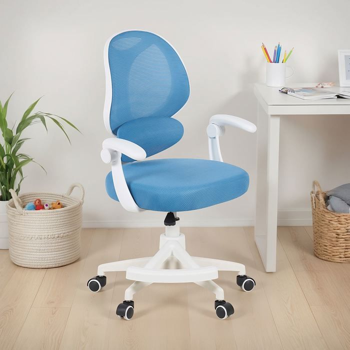 Chaise de Bureau pour Enfant ISLA Bleue Pivotante avec Repose-Pied et Accoudoirs Assise Rembourrée et Réglable Chaise de Bureau pour Enfant ISLA Bleue Pivotante avec Repose-Pied et Accoudoirs Assise Rembourrée et Réglable