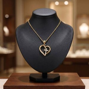 Pendentif Croix En Zirconium Plaqué Or 18 Carats Pour Femme | Bijou élégant Et Brillant | Cadeau Idéal