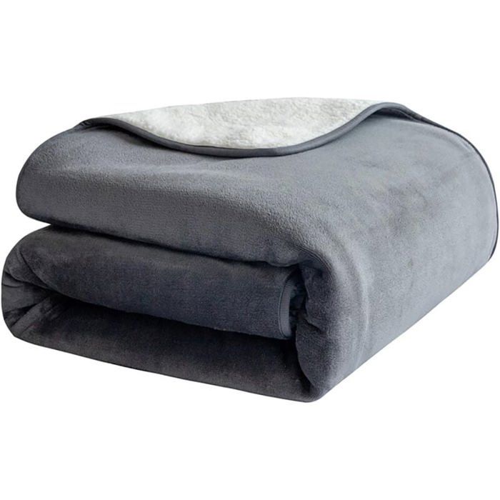 Comparer les prix de Couverture impermable pour chien flanelle et sherpa rversible protection pour canap-lit gris 70x100 cm PZCC