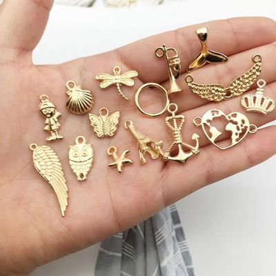 Lot De 50 Breloques Et Pendentifs Pour Fabrication De Bijoux - Neufs