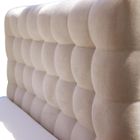 LUXURY LITERIE Tête de lit VERSAILLES 160x122, beige, Gamme Prestige Hôtel, capitonnée, est composée d’un tissus de qualité supérieure.