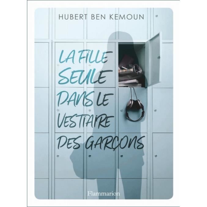 Fille seule à la maison Fille seule à la maison