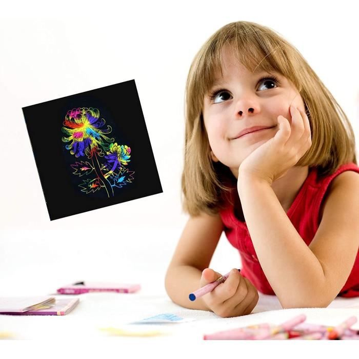 Kit Scratch Art 50 Feuilles Arc-en-ciel – 5 Stylets Bois, 4 Pochoirs, Taille-crayon – Activité Créative Enfants