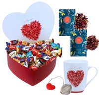 Boite coeur garnie de 80 chocolats CELEBRATIONS, Mug et ses sachets de thé vrac COMPTOIR FRANÇAIS du THÉ