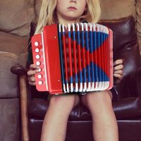 SALUTUYA jouet accordéon Mini petit accordéon pour enfants, 7 touches, 2 basses, Instrument de informatique concertina Rouge