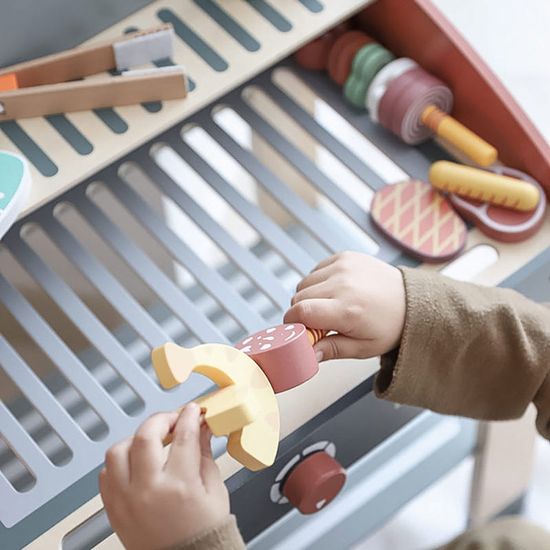 Beeloom - Cuisine pour Enfants en Bois Naturel avec Accessoires, BABYCUE, Cuisine-Jouet Portable pour Enfants, Style Minimaliste Barbecue Design Jeu Symbolique Beeloom - Cuisine pour Enfants en Bois Naturel avec Accessoires, BABYCUE, Cuisine-Jouet Portable pour Enfants, Style Minimaliste Barbecue Design Jeu Symbolique