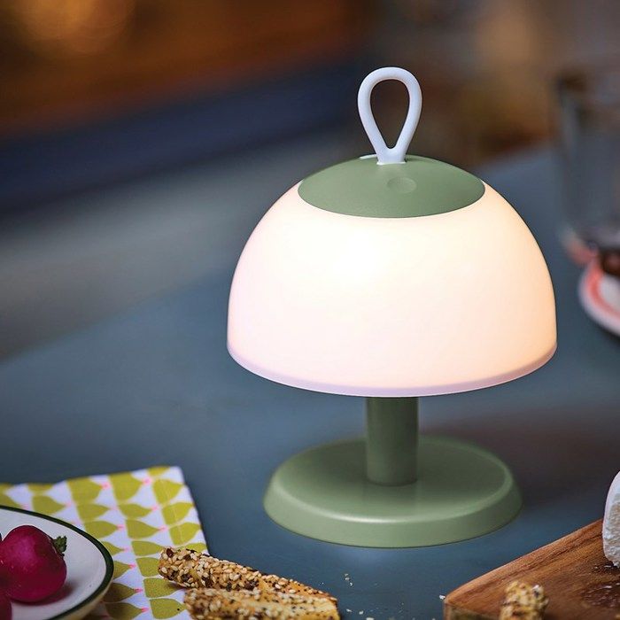 Eclairage extérieur - Nature & Découvertes : Lampe Joti nomade et rechargeable à poser ou à suspendre - Vert