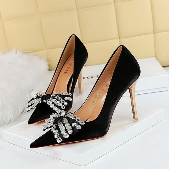 Escarpin tres haut talon sale
