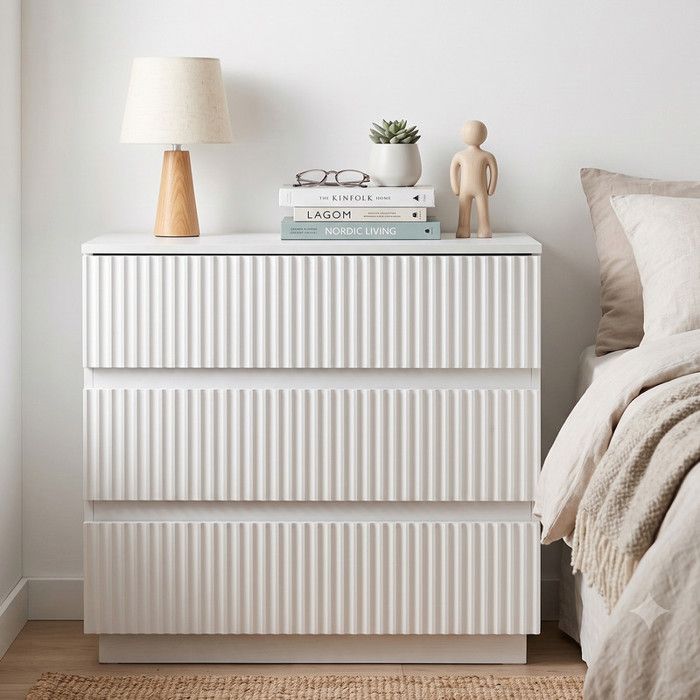 Commode avec 3 Tiroirs - ALIGHTUP - Design cannelés Rangement Meuble Chambre Blanc 60 x 33 x 56 cm Commode avec 3 Tiroirs - ALIGHTUP - Design cannelés Rangement Meuble Chambre Blanc 60 x 33 x 56 cm