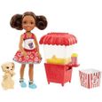 Barbie Famille mini-poupée Chelsea et son Chiot avec figurine d'animal et stand à pop-corn, jouet pour enfant, FHP68 FHP68-0