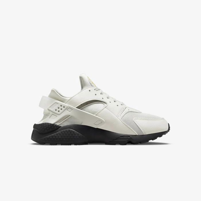 Baskets Nike Air Huarache Beige