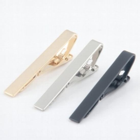 Fermoir à cravate vintage en métal argenté de forme ovale avec faux diamant Hall pour homme - France