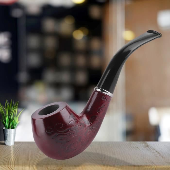 Un Ensemble Complet D’une Pipe En Bois Et Ses Accesoires