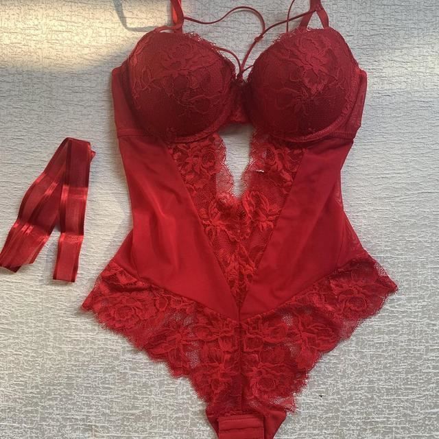 Sous vetement sales femme dentelle rouge