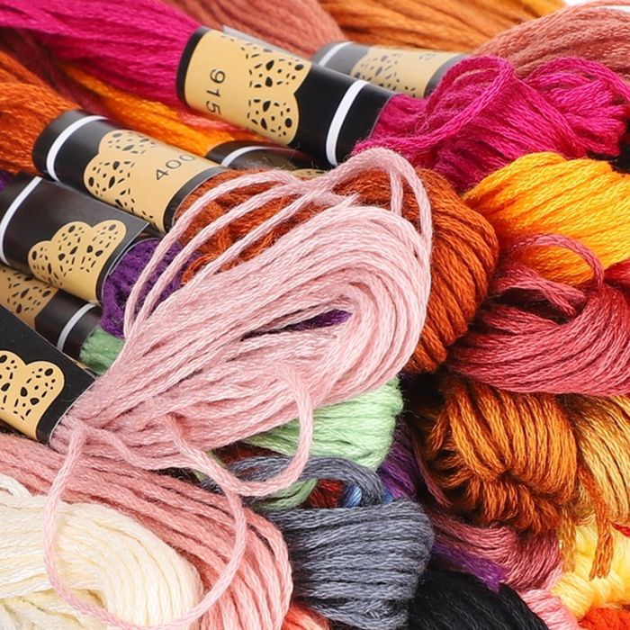 Fil A Broder,Écheveaux De Fil à Broder En Coton Blanc Et Noir, 24