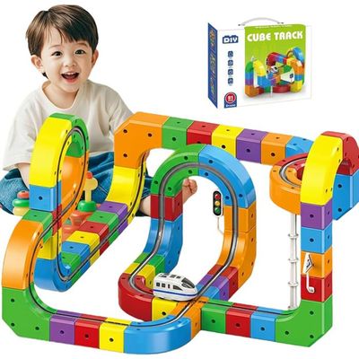 Circuit Voiture - Train Électrique sur Rail - 81 Pièces Magnétiques - Construction Modulaire - Jeu Éducatif et Cadeau . - Jeux - Jouets