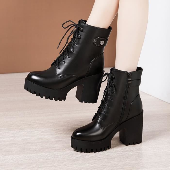 Les bottes pour femmes sales