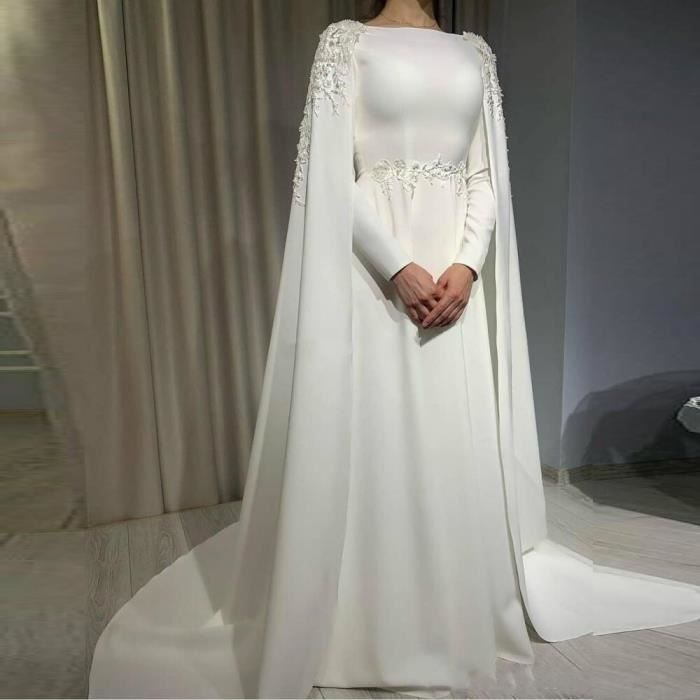 robe de mariée blanche simple en dentelle, avec des appliques, style cape, manches longues, coupe trapèze, avec traîne