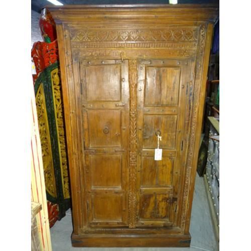 Grande armoire avec vieilles portes patinées couleur teck