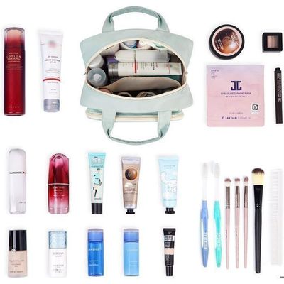 Lot De 7 Produits De Maquillage Neufs – Divers Produits – Marque Générique