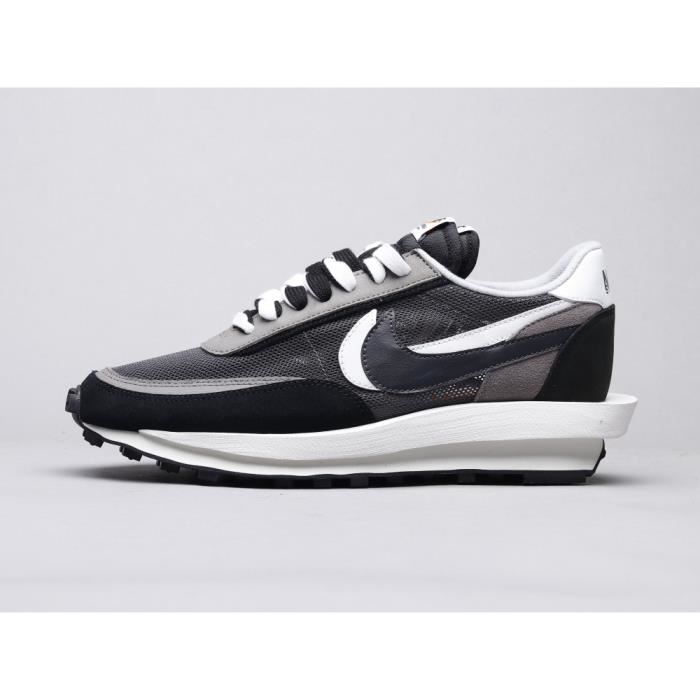 Baskets basses Sacai x Nike LDV Waffle déconstruit en noir