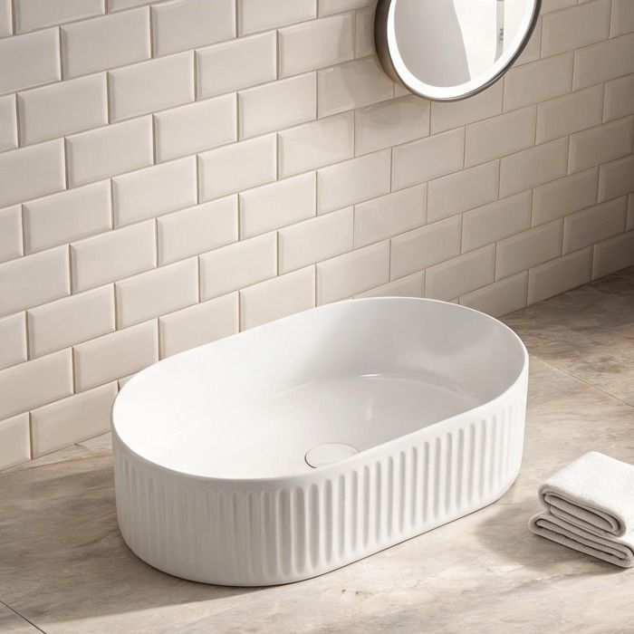 Vasque à poser ovale en céramique white finish 49 cm avec pré-perçage pour robinet idéale pour salle de bain